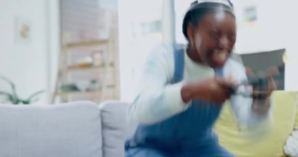 Emocionado Sofá Uma Mulher Negra Com Jogos Televisão Vencedora Competição — Vídeo de Stock