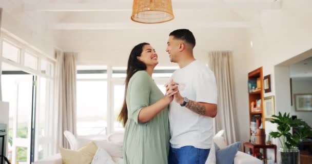 Happy Pasangan Dan Menari Rumah Untuk Cinta Peduli Dan Ikatan — Stok Video
