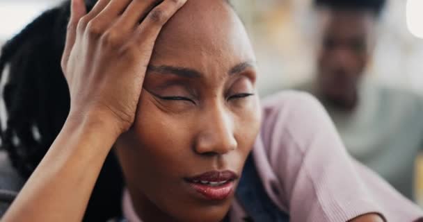 Zwarte Vrouw Negeer Koppel Vechten Echtscheiding Conflict Schreeuwen Verdrietig Huwelijkscrisis — Stockvideo