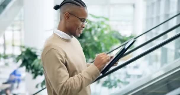 Escalator Tablet Business Man Office Building Communication Social Media African — Stock Video