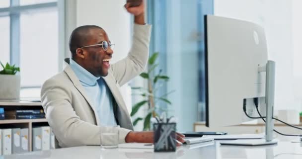 Éxito Ganador Negocio Con Hombre Negro Computadora Oficina Para Logro — Vídeos de Stock