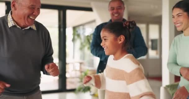 Familie Huis Dansen Een Kind Vieren Met Plezier Energie Geluk — Stockvideo