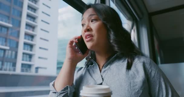 Donna Affari Telefonata Caffè Comunicazione Conversazione Conversazione Alla Finestra Nell — Video Stock