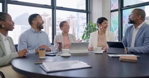 プランニング 合意のための会議でビジネスの人々との拍手 5と成功 ワークショップ コラボレーション 目標のためのオフィスの従業員とのサポート モチベーション お祝い — ストック動画
