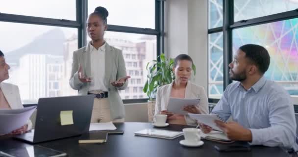 私たちのビジョン データ分析 またはオフィスのチームプランのために会うマネージャー ドキュメントまたはビジネス担当者 黒人女性 リーダーシップ アフリカのCeo 財務書類の営業報告 — ストック動画