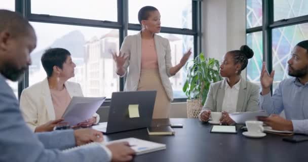 Pytania Ludzie Biznesu Lub Czarna Kobieta Uczy Spotkaniu Dla Planowania — Wideo stockowe