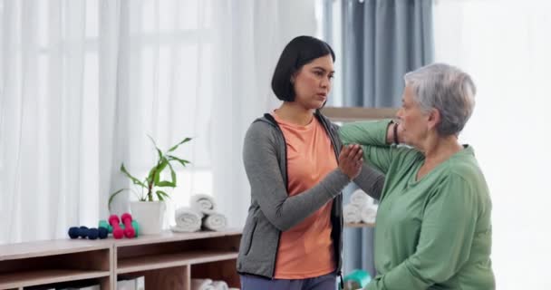 Apoyo Fisioterapia Estiramiento Pacientes Mayores Con Mujer Para Fisioterapia Rehabilitación — Vídeos de Stock