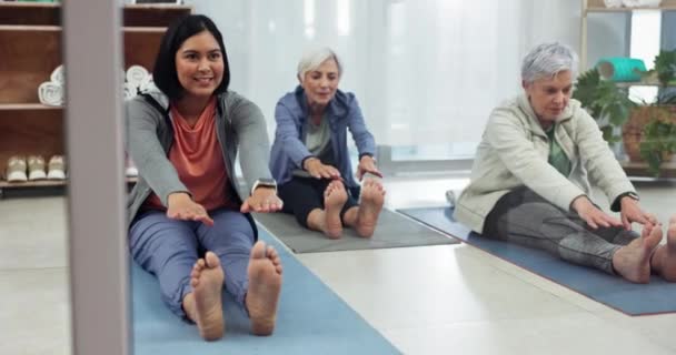 Vrouwen Vrienden Yogales Stretchen Fitness Met Training Flexibiliteit Vitaliteit Vrouwelijke — Stockvideo