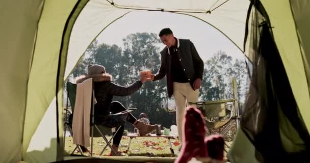 Tasse Café Camping Détente Couple Pain Grillé Lien Parler Dans — Video