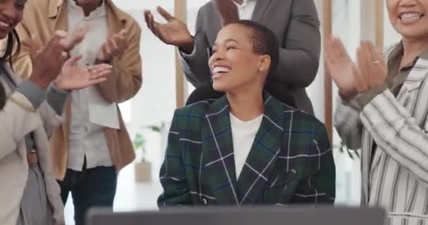 Femme Noire Félicitations Applaudissements Équipe Affaires Bonheur Célébrer Victoire Succès — Video