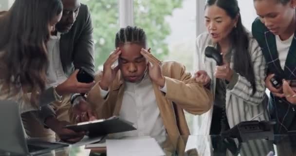 Mal Testa Stress Uomo Nero Con Caos Ufficio Burnout Pressione — Video Stock