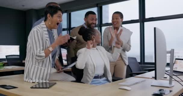Adamları Takım Çalışması Alkış Kurumsal Ofiste Bilgisayar Tarafından Kutlanacak Alkışlayan — Stok video