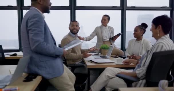 Pessoas Felizes Conversando Negócios Uma Reunião Matinal Para Agenda Trabalho — Vídeo de Stock