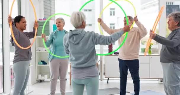 Fitness Senior Personas Con Hula Hoop Gimnasio Para Entrenamiento Entrenamiento — Vídeos de Stock