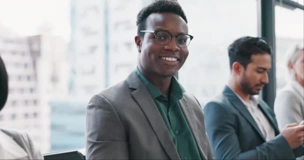 Cara Recrutamento Homem Negro Negócios Sala Espera Para Contratação Entrevista — Vídeo de Stock