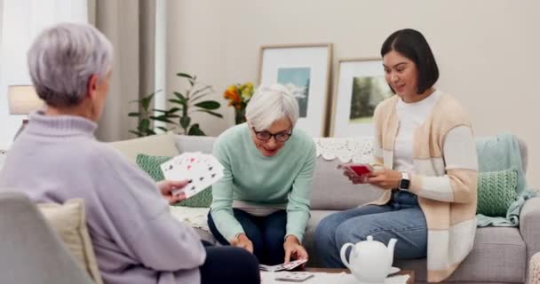 Seniorinnen Gruppen Und Karten Zum Feiern High Five Oder Gewinnen — Stockvideo