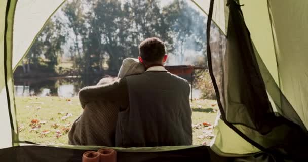 Camping Hug Nature Couple Pointing Eco Friendly Woods Forest Environment — Stock Video