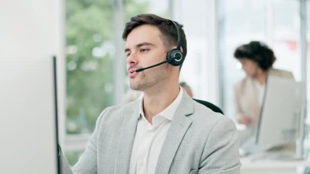 Centro Llamadas Servicio Cliente Hombre Oficina Hablando Por Ayuda Asesoramiento — Vídeo de stock