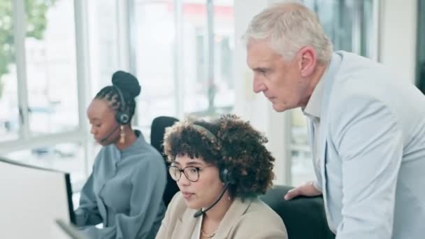 Çağrı Merkezi Masa Başı Bilgisayar Müşteri Hizmetleri Bürosu Çalışanı Danışman — Stok video