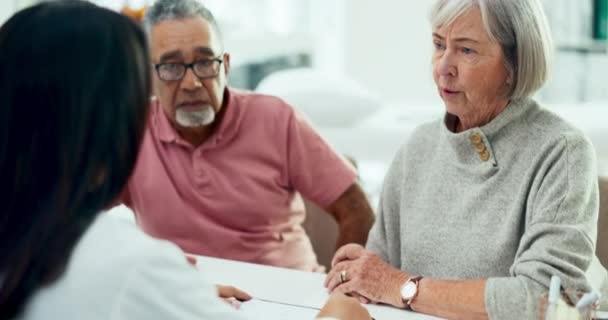 Seniorenpaar Arzt Und Gespräche Über Operationsergebnisse Krebs Oder Neuigkeiten Über — Stockvideo