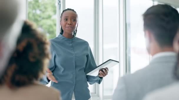 Biznes Oklaski Czarna Kobieta Tabletem Seminarium Osiągnięcia Szkolenie Mentora Biurze — Wideo stockowe