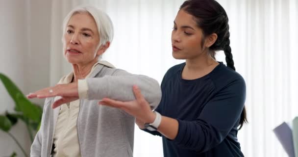 Fyzioterapie Natažení Paže Starší Ženy Hodnocení Test Nebo Tělesné Zkoušky — Stock video