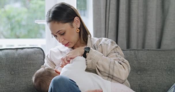 Lactancia Materna Hogar Madre Con Cuidado Del Bebé Los Padres — Vídeos de Stock