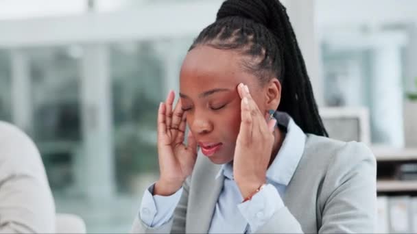Stress Maux Tête Femme Affaires Bureau Avec Épuisement Professionnel Travaillant — Video