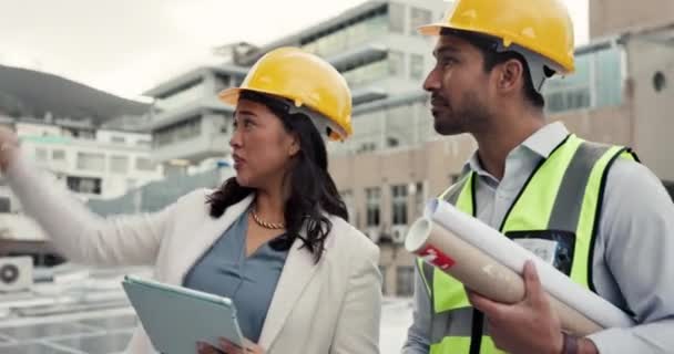 People Architect Tablet Rooftop Planning Strategy Construction Ideas City Engineering — Stock Video