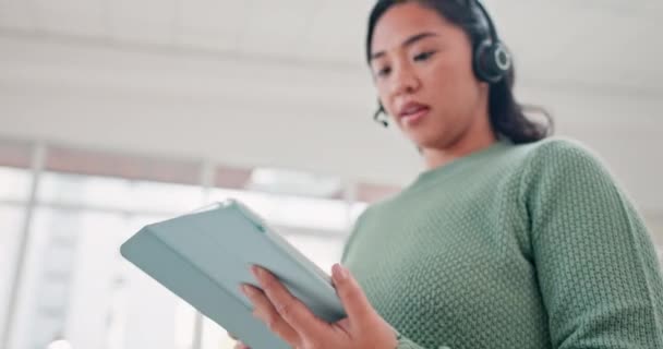 Mujer Notas Lectura Trabajo Remoto Telemarketing Llamada Telefónica Con Comunicación — Vídeos de Stock
