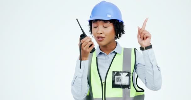 Construcción Mujer Walkie Talkie Estudio Con Cara Técnico Ingeniería Hablando — Vídeos de Stock