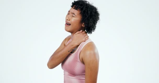 Boyun Ağrı Spor Kadını Stüdyoda Yaralanmış Sağlık Riski Çürük Eklem — Stok video