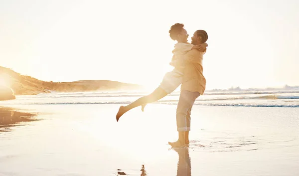 Beach Sunset Happy Couple Hug Love Enjoy Quality Time Together — Stock Photo, Image