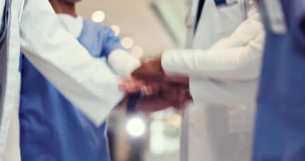 Médicos Enfermeras Manos Juntas Aplausos Apoyo Éxito Colaboración Para Objetivos — Vídeo de stock