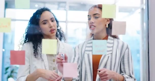 Zakelijke Vrouwen Teamwork Oplossing Glas Kantoor Voor Agenda Agenda Planning — Stockvideo