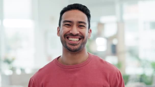 Bahagia Tertawa Dan Wajah Seorang Pria Asia Ruang Tamu Untuk — Stok Video