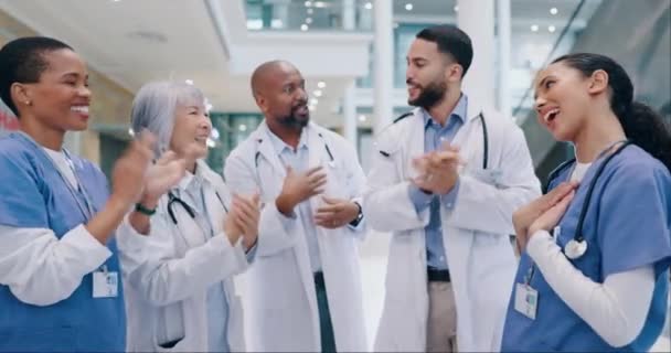 Läkare Grupp Människor Och Applåder För Stöd Tack Och Framgång — Stockvideo