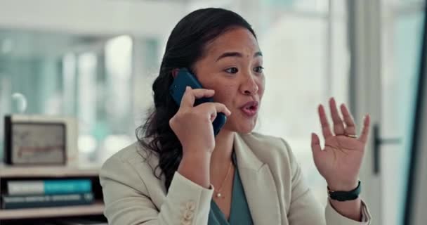 Llamada Telefónica Mujer Feliz Negocios Oficina Conversación Divertida Comunicación Línea — Vídeo de stock