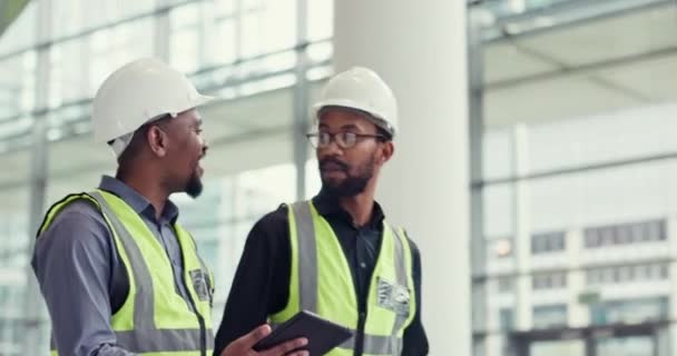 Travail Équipe Tablettes Ingénieurs Parlant Planification Gestion Projet Rénovation Construction — Video