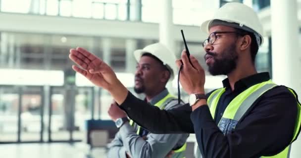 Pessoas Trabalho Equipe Engenheiro Falando Sobre Walkie Talkie Para Gerenciamento — Vídeo de Stock