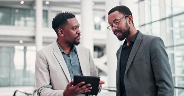 Unternehmen Tablet Kommunikation Oder Glückliche Schwarze Menschen Teamarbeit Auf Forschungsdaten — Stockvideo