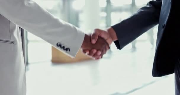 Podnikatelé Potřesení Rukou Setkání Partnerství Jednání Nebo Dohody Společně Kanceláři — Stock video