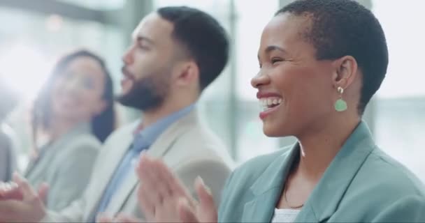 Щасливі Ділові Люди Зустрічі Оплески Майстер Класу Презентації Новин Спасибі — стокове відео
