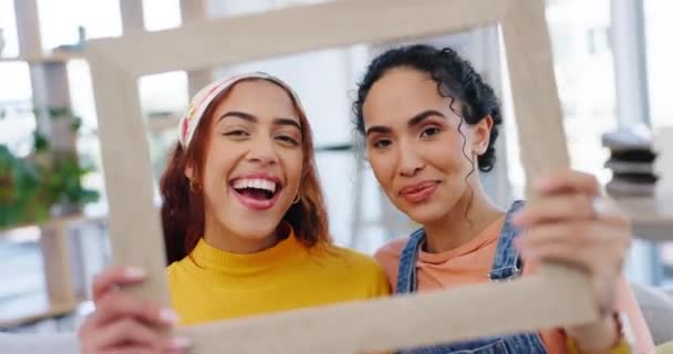 Mulheres Rosto Selfie Com Moldura Movimento Imóveis Com Casal Amigos — Vídeo de Stock