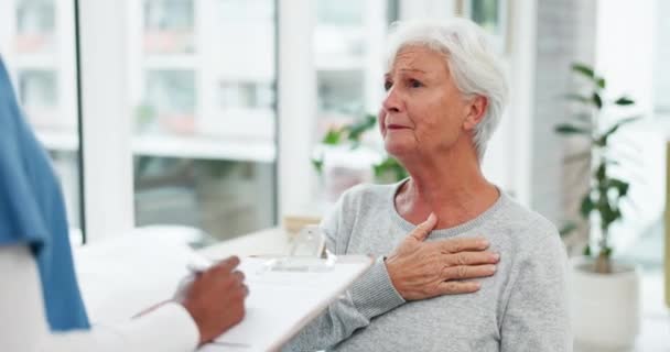 Verpleegster Senior Vrouw Stress Kliniek Met Griep Hoest Zieke Patiënt — Stockvideo