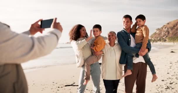 Bild Strand Und Glückliche Familie Urlaub Für Eine Erinnerung Meer — Stockvideo