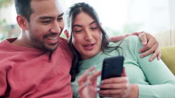 Couple Laugh Conversation Phone Home Social Media Post Meme Download — Stock Video