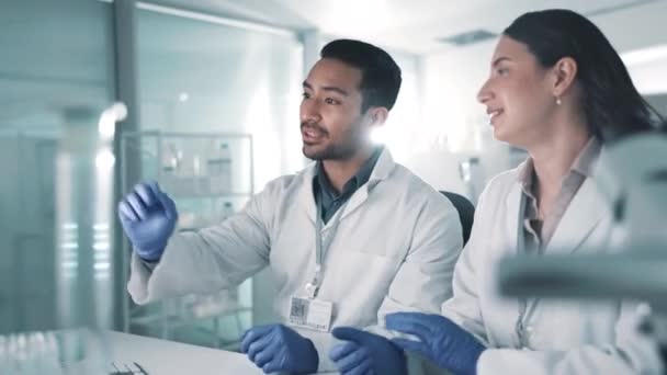 Teamwork Wissenschaftler Und Menschen Forschungsdiskussionen Projekten Und Gesprächen Zusammenarbeit Wissenschaft — Stockvideo