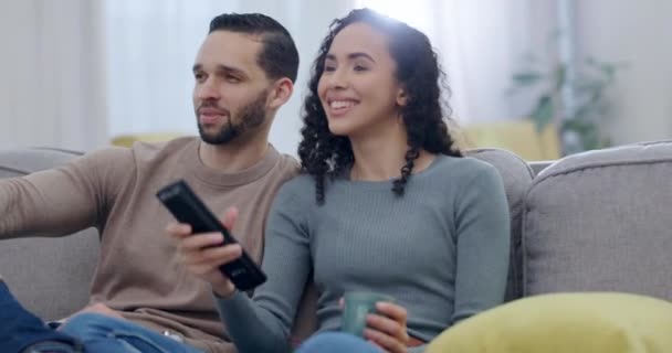 Relaxe Streaming Casal Assistindo Filmes Escapadinha Fim Semana Com Felicidade — Vídeo de Stock