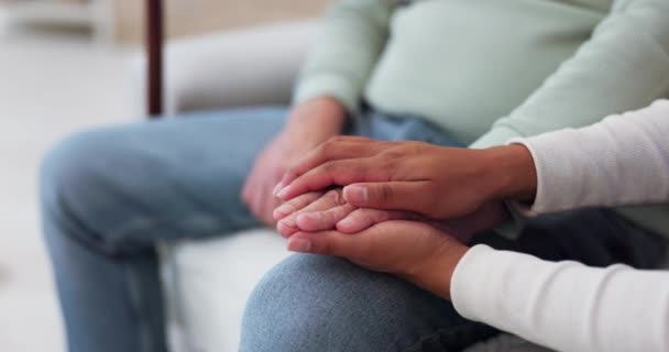 Asesoramiento Paciente Cuidador Tomados Mano Para Obtener Apoyo Ayuda Empatía — Vídeo de stock